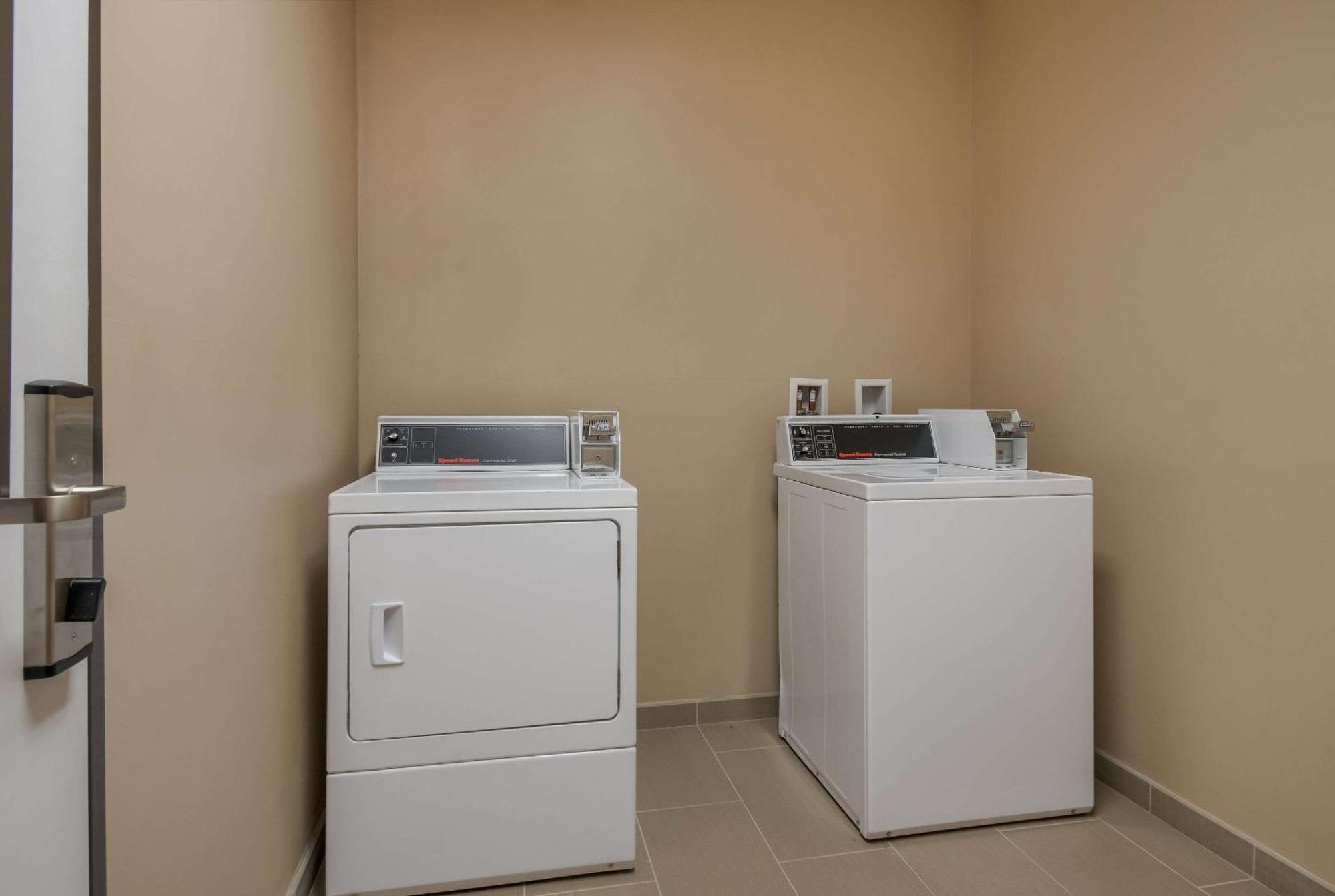 Comfort Inn & Suites Barnesville - Frackville Buitenkant foto